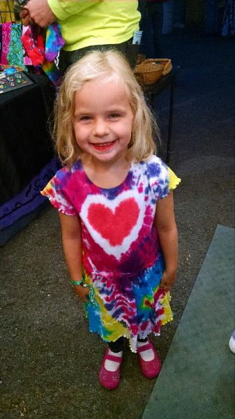 kid dress tie dye smile